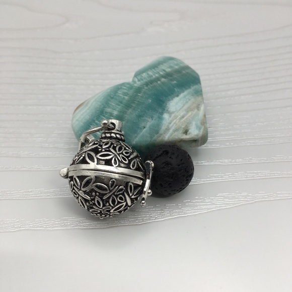Butterfly Aromatherapy Silver tone Locket.  Lava stone included. - Picture 1 of 2